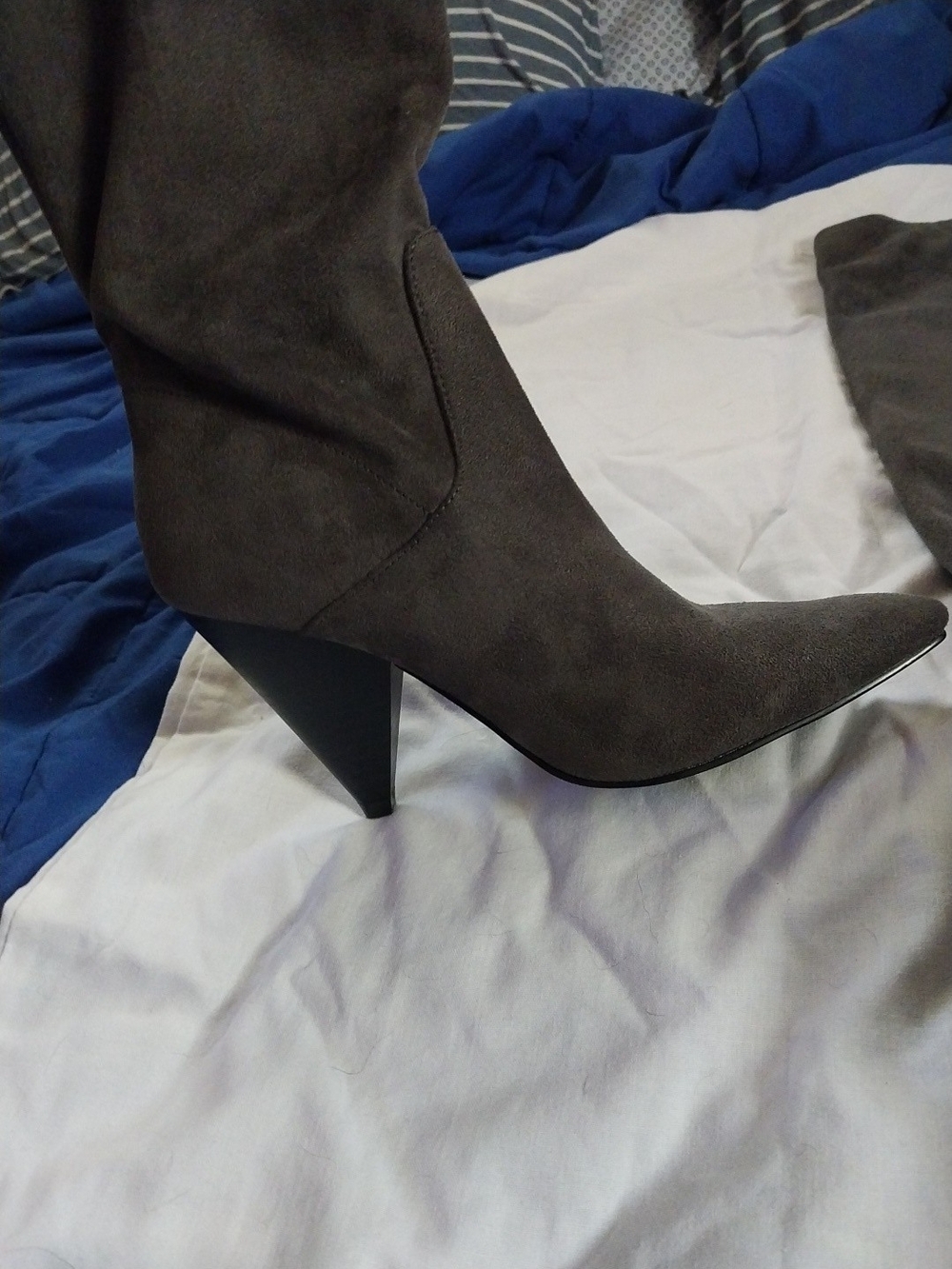 Indi Go Rd. Women's Tall Pointed-Toe Suede Boots - Gray Size 6M - Picture 3 of 13
